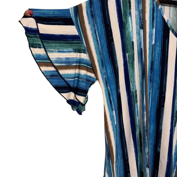 V-NECKLINE TOP  w/FLUTTER SLEEVE PLUS 18/20       #T - Picture 2 of 7